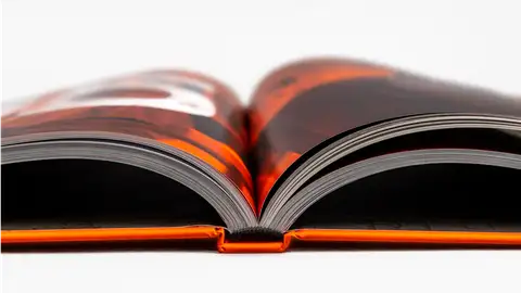 Książki w oprawie twardej szytej nićmi